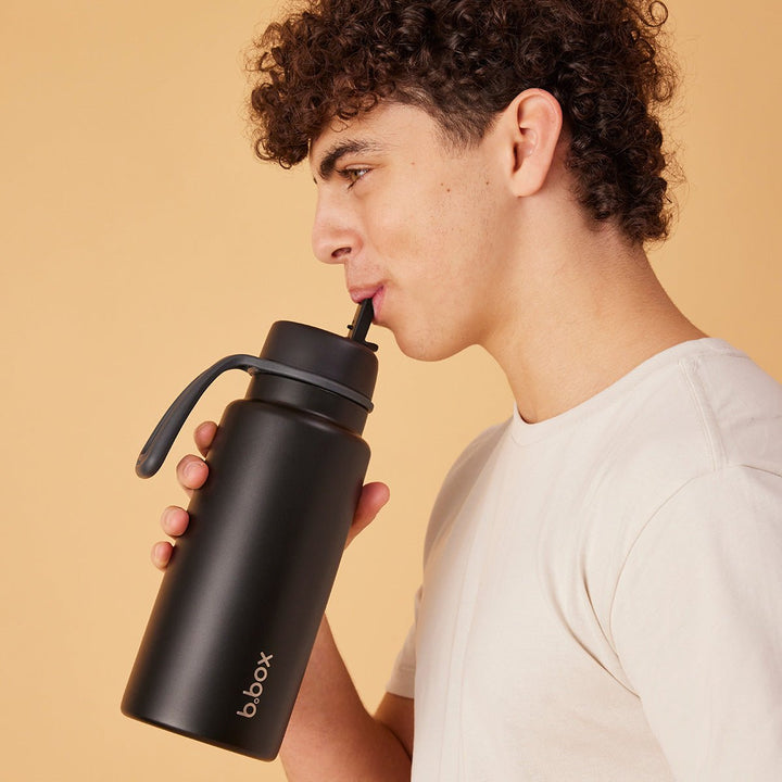 b.box Isolert Drikkeflaske med Flip - Lokk 1L - Deep Space for barn - Brobrobrille