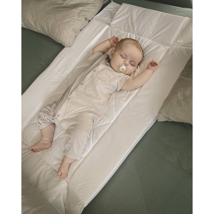 Easygrow Amme - og Samsovingsmadrass – Hvit for barn - Brobrobrille
