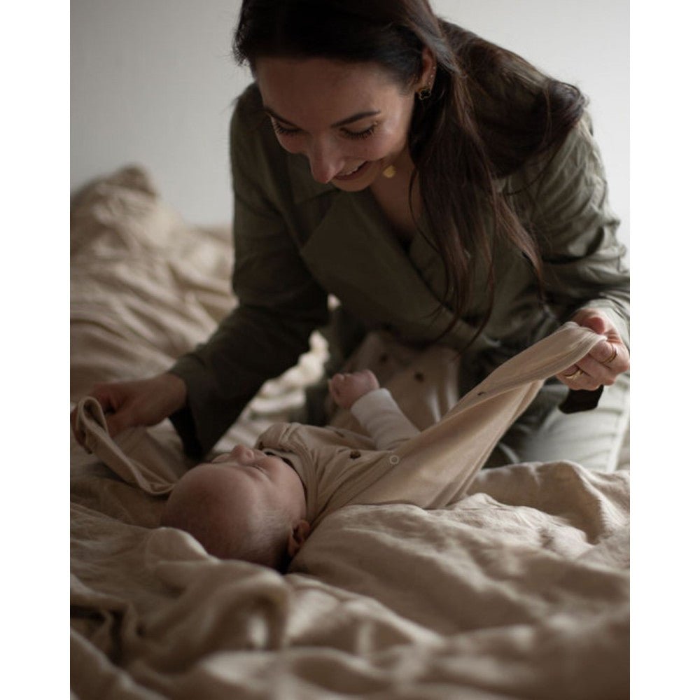 Easygrow Swaddle Svøpepose – Knopp OffWhite/Sand for barn - Brobrobrille