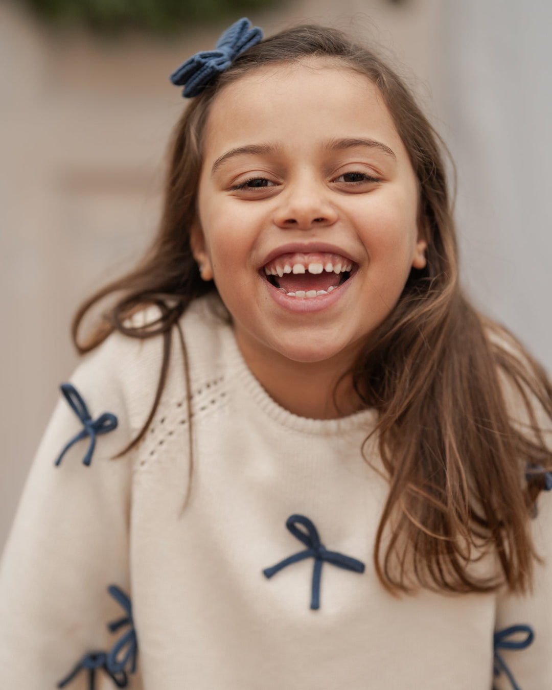 Hanevild More Bows Genser – Ivory for barn - Brobrobrille