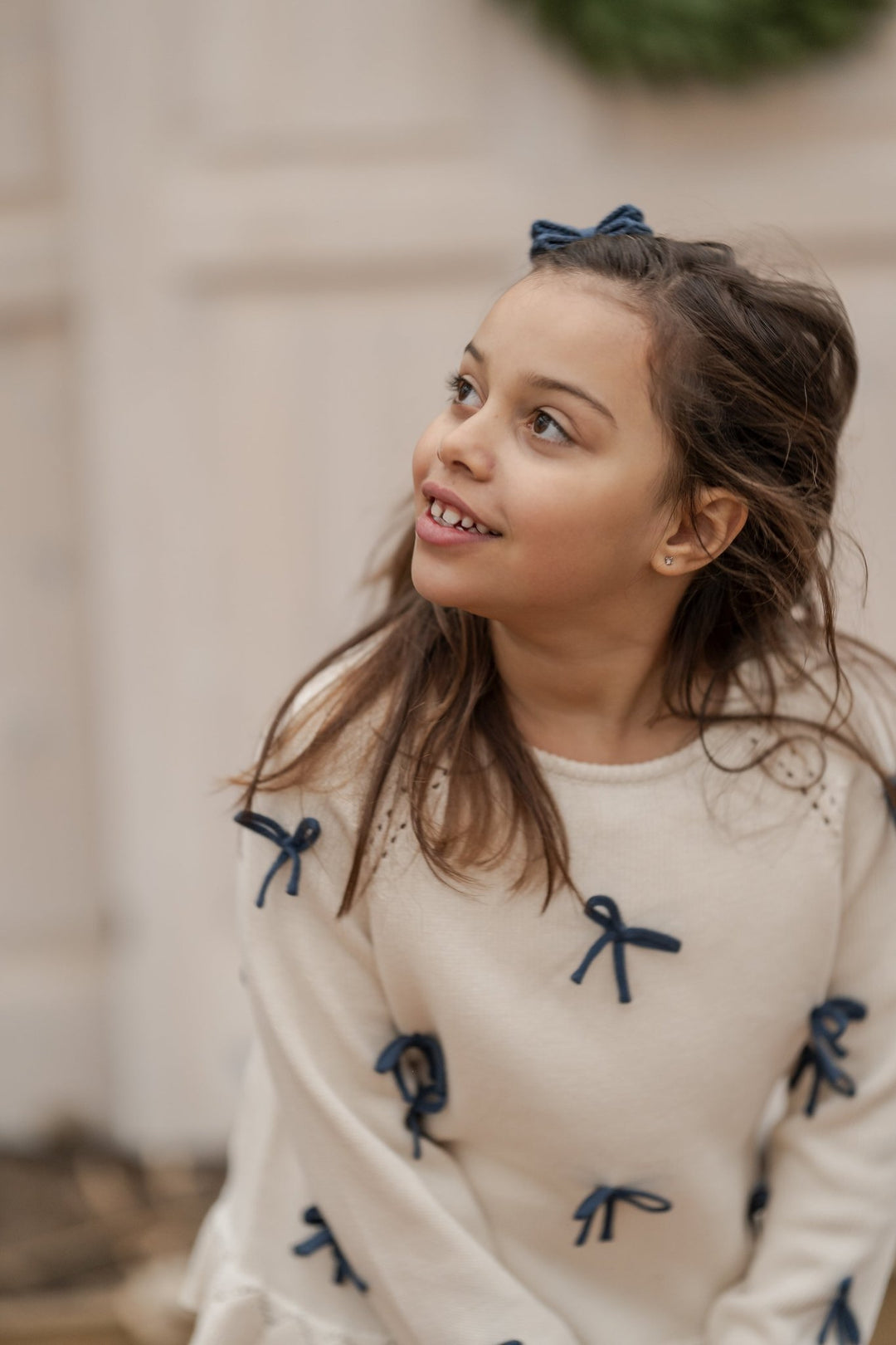 Hanevild More Bows Genser – Ivory for barn - Brobrobrille