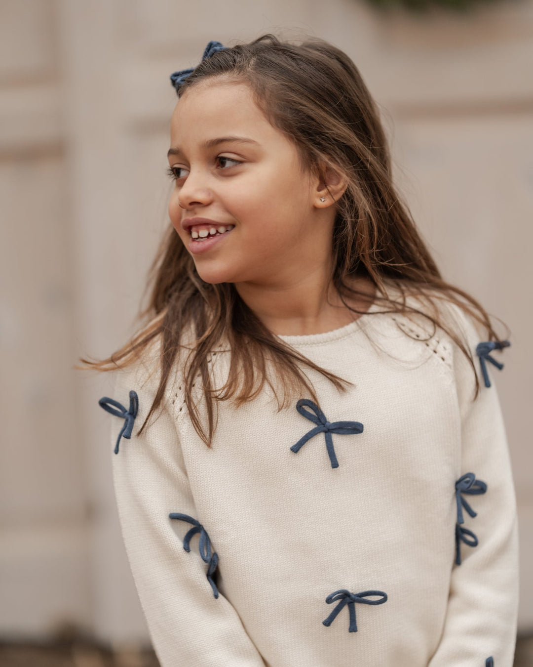 Hanevild More Bows Genser – Ivory for barn - Brobrobrille