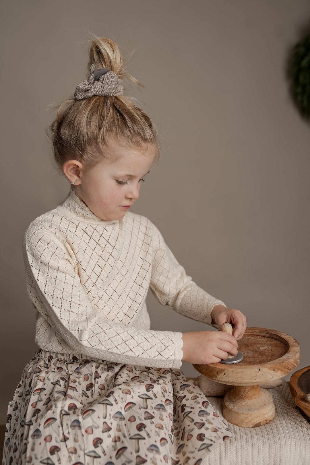 Hanevild Oliwia genser i økologisk bomull – Ivory for barn - Brobrobrille