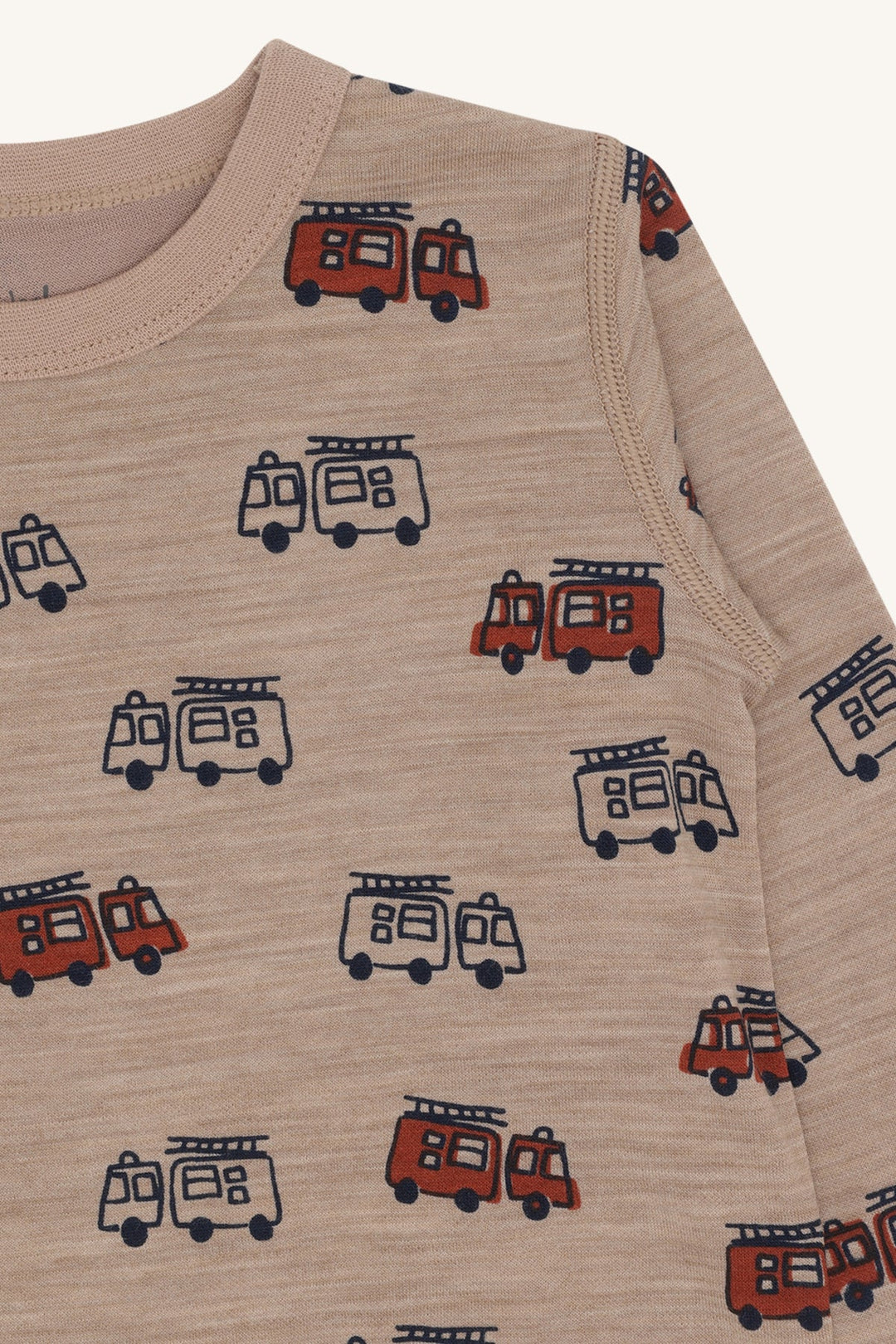 Hust and Claire Abba – Trøye i ull og bambus med brannbilmotiv – Biscuit for barn - Brobrobrille