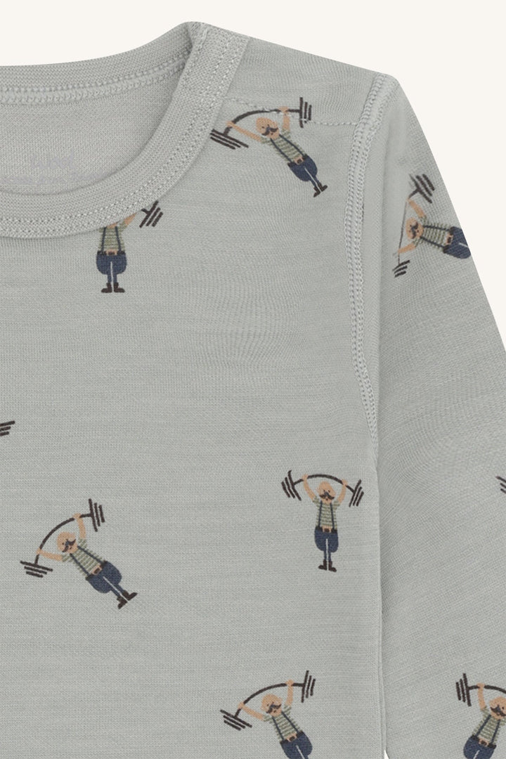 Hust and Claire Baloo body i ull med Strongman - print – Forest Fog for barn - Brobrobrille