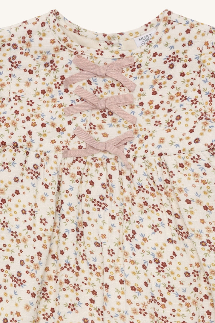 Hust and Claire Karoline AOP Kjole med småblomstret mønster – French Oak for barn - Brobrobrille