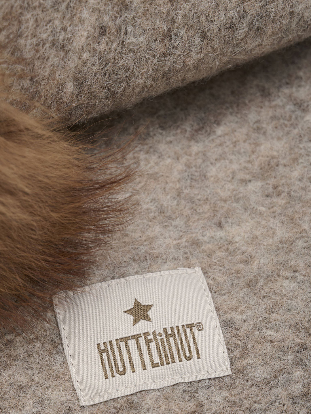 HUTTEliHUT Balaclava Wool Alpaca Pompoms – Camel Melange for barn - Brobrobrille