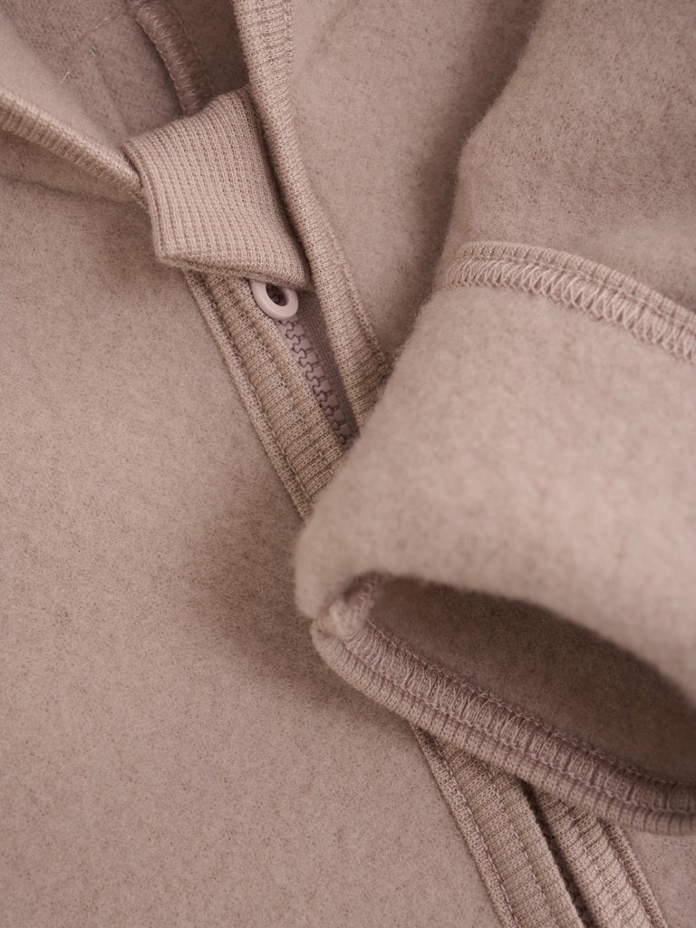 HUTTEliHUT Ullfleece heldress med hette og ører – Mahogany Rose for barn - Brobrobrille