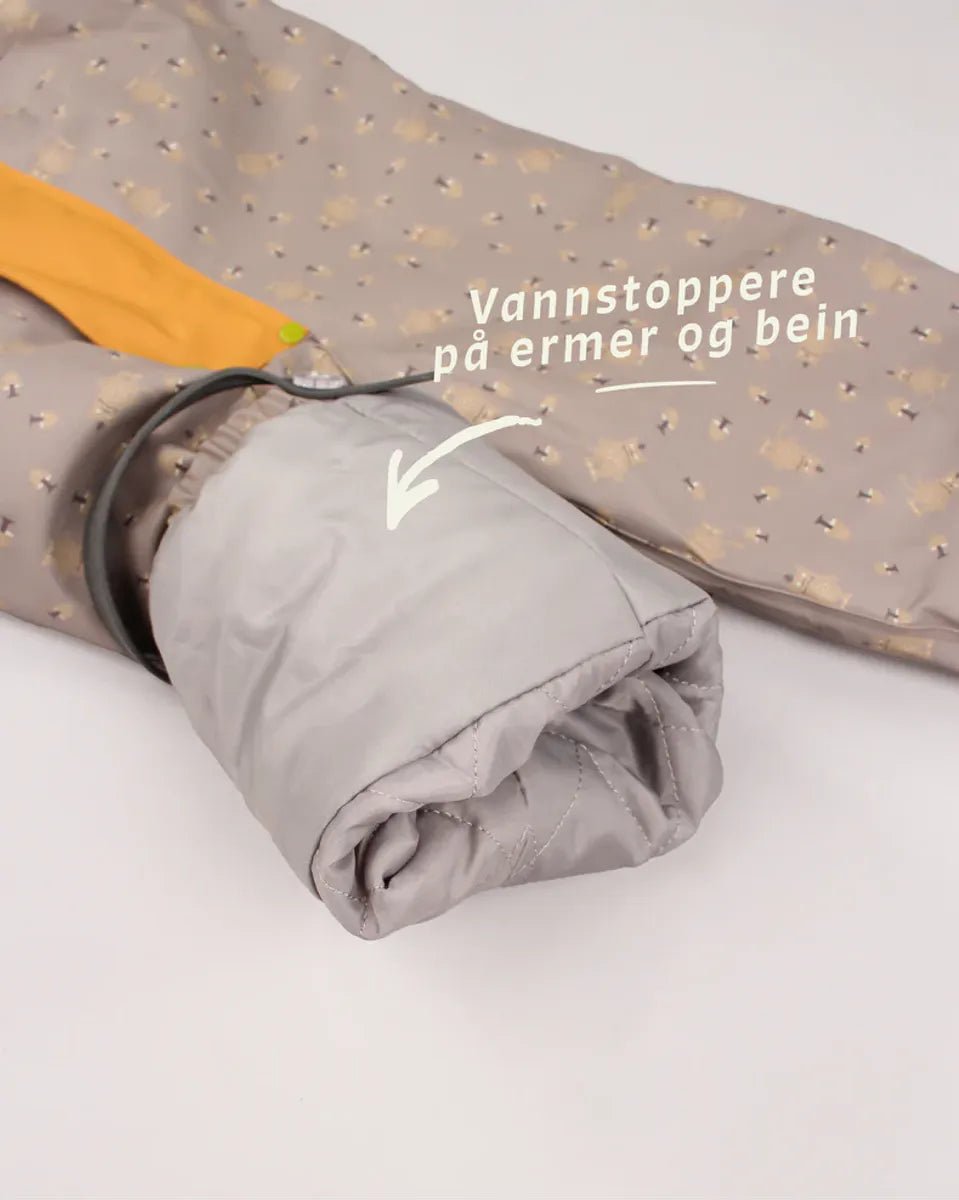 Pytt Bops Kattnakken Babyregndress Pytt med vattering – Honning – Brobrobrille