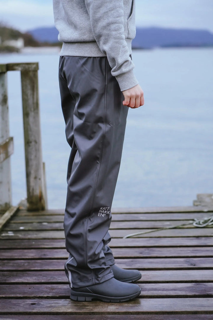 Kattnakken Regnbukse Lett Junior – Kattesvart for barn - Brobrobrille