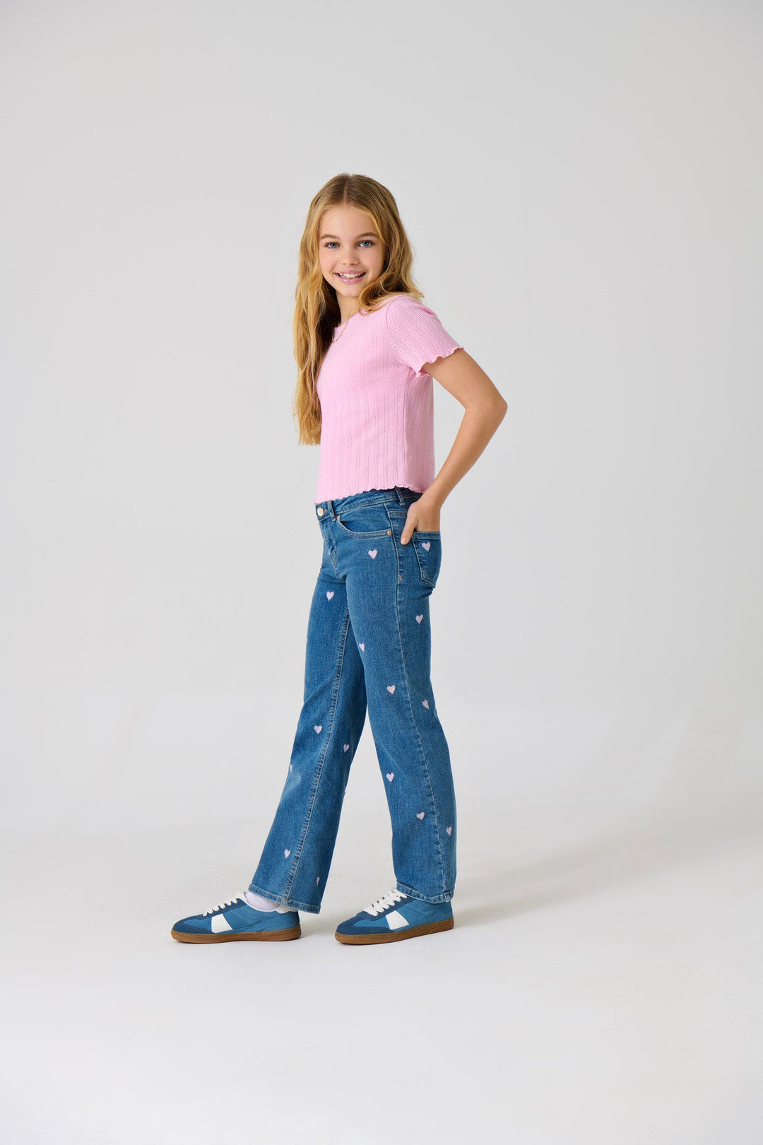 Kids Only Juicy Wide Jeans med Hjertebroderi - Light Medium Blue Denim for barn - Brobrobrille
