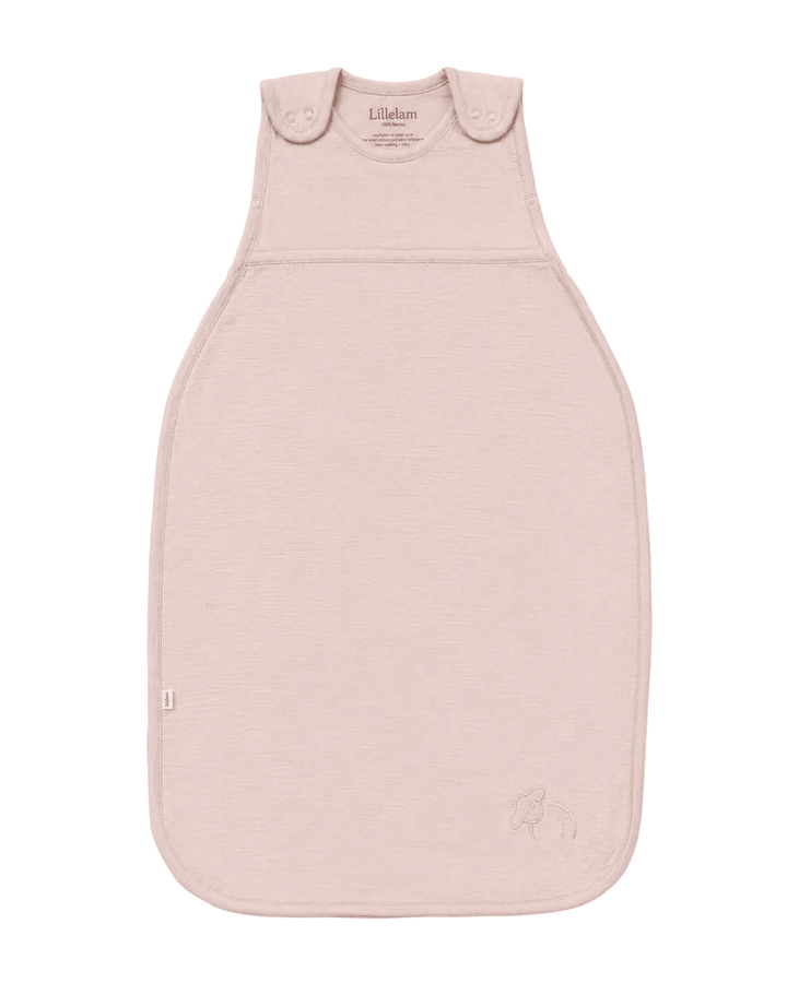 Lillelam Sovepose Luna i Merinoull - Himmelrosa for barn - Brobrobrille