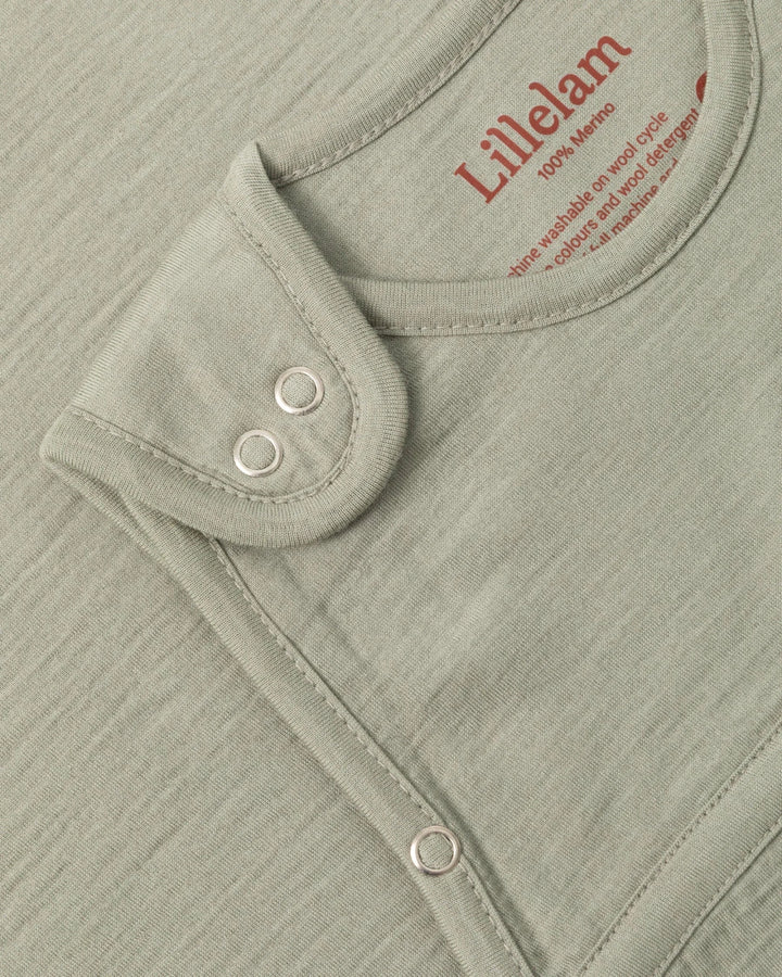 Lillelam Sovepose Luna i Merinoull - Rosmarin for barn - Brobrobrille