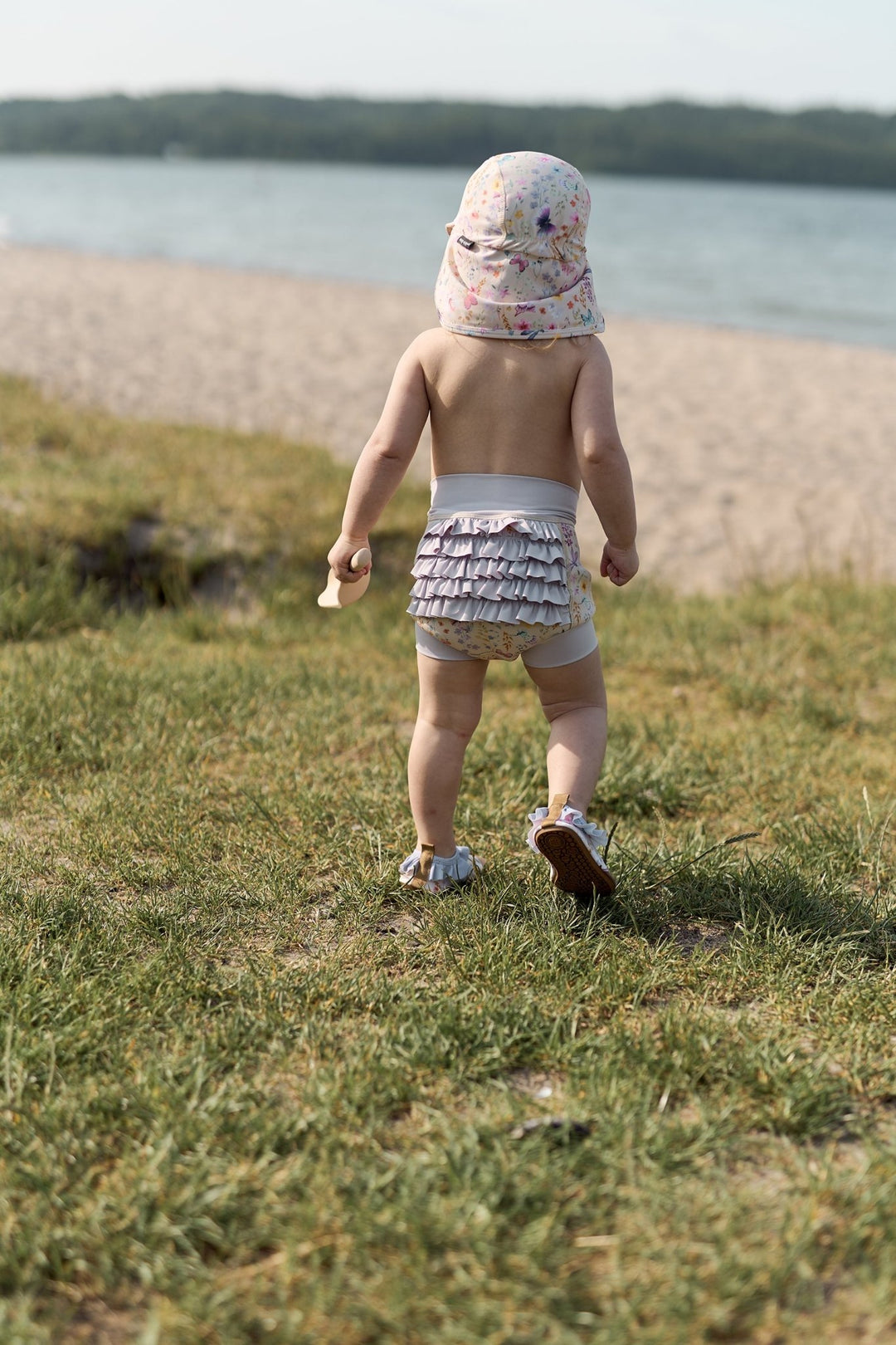 Mikk - Line Baby Badebleiebukse med volanger - Butterfly AOP for barn - Brobrobrille