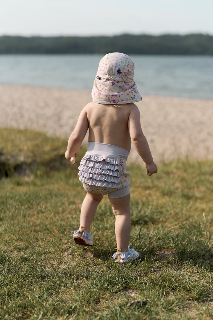 Mikk - Line Badesko med volang - Butterfly AOP for barn - Brobrobrille