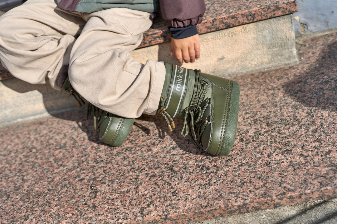 Mikk-Line Snow Boot vanntette vinterstøvler for barn - Dusty Olive for barn - Brobrobrille