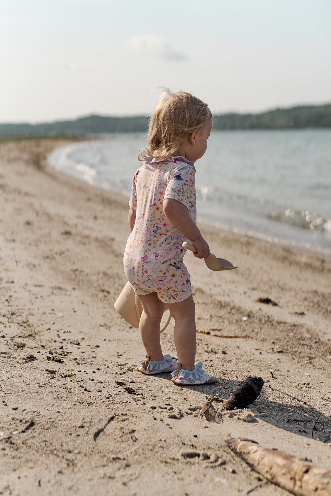 Mikk - Line UV - drakt med volang - Butterfly AOP for barn - Brobrobrille