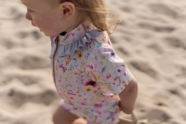 Mikk - Line UV - drakt med volang - Butterfly AOP for barn - Brobrobrille