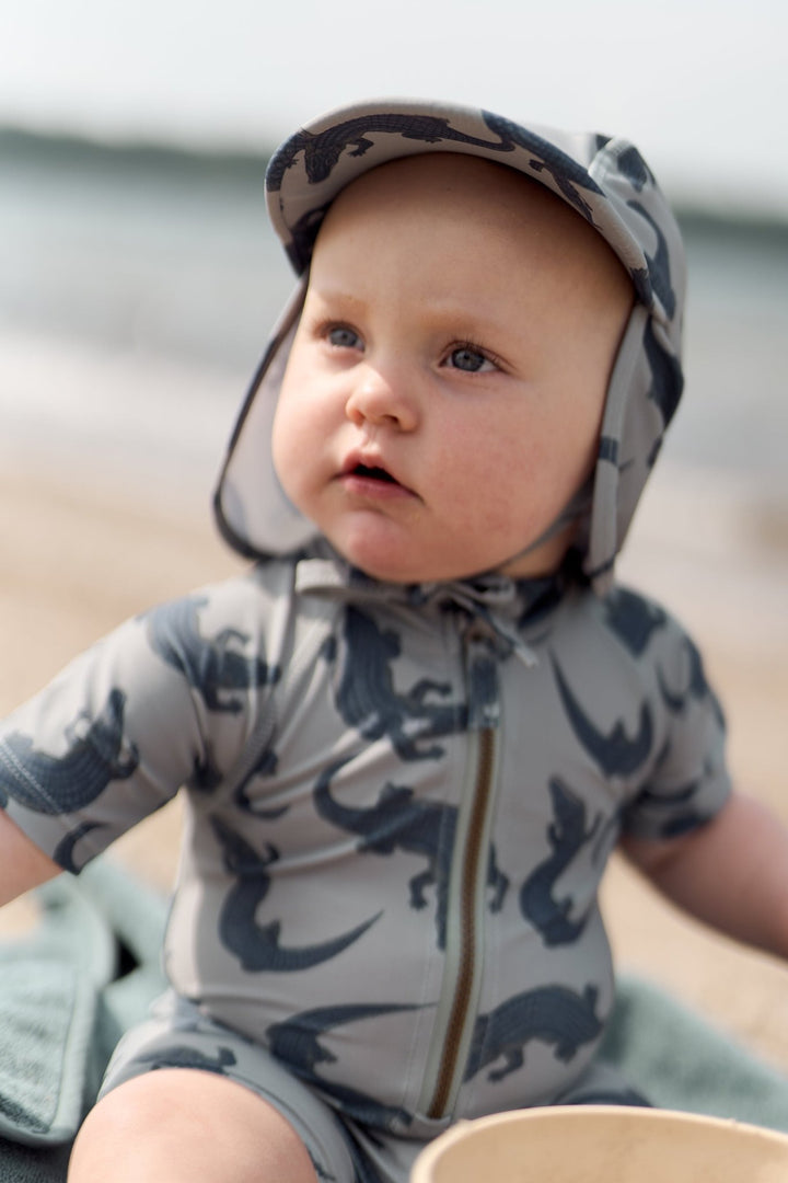 Mikk - Line UV - solhatt med nakkeskygge - Croco AOP for barn - Brobrobrille