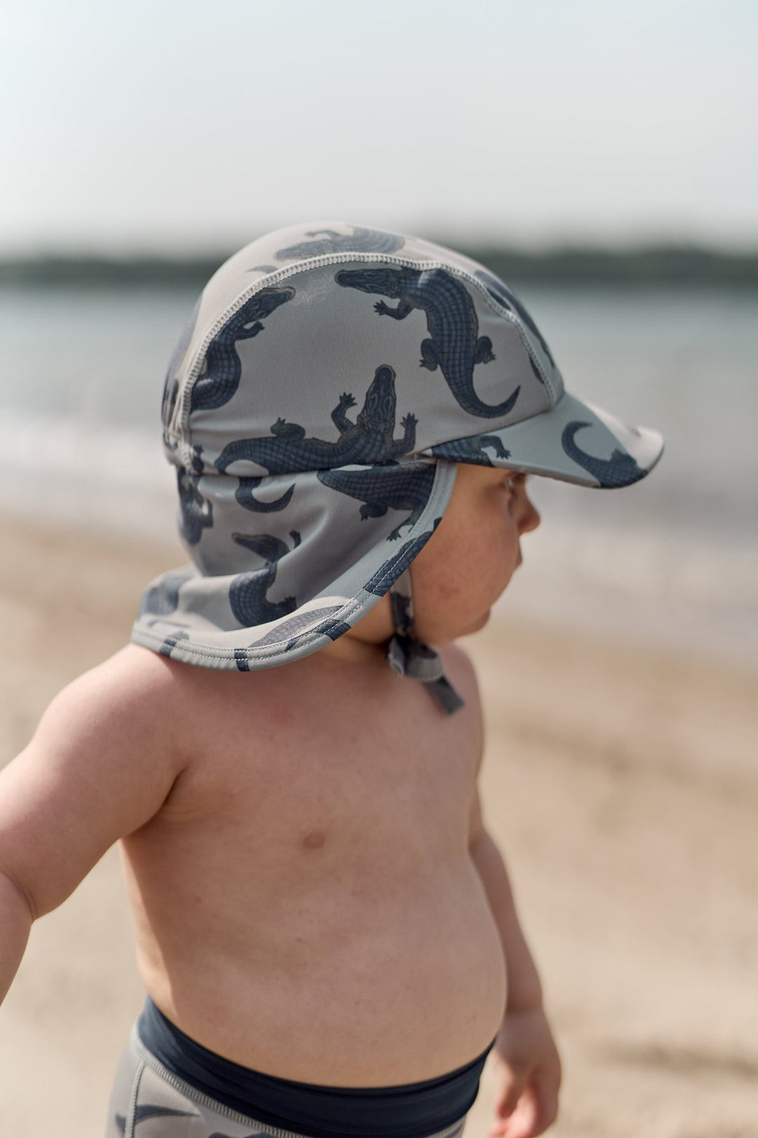 Mikk - Line UV - solhatt med nakkeskygge - Croco AOP for barn - Brobrobrille