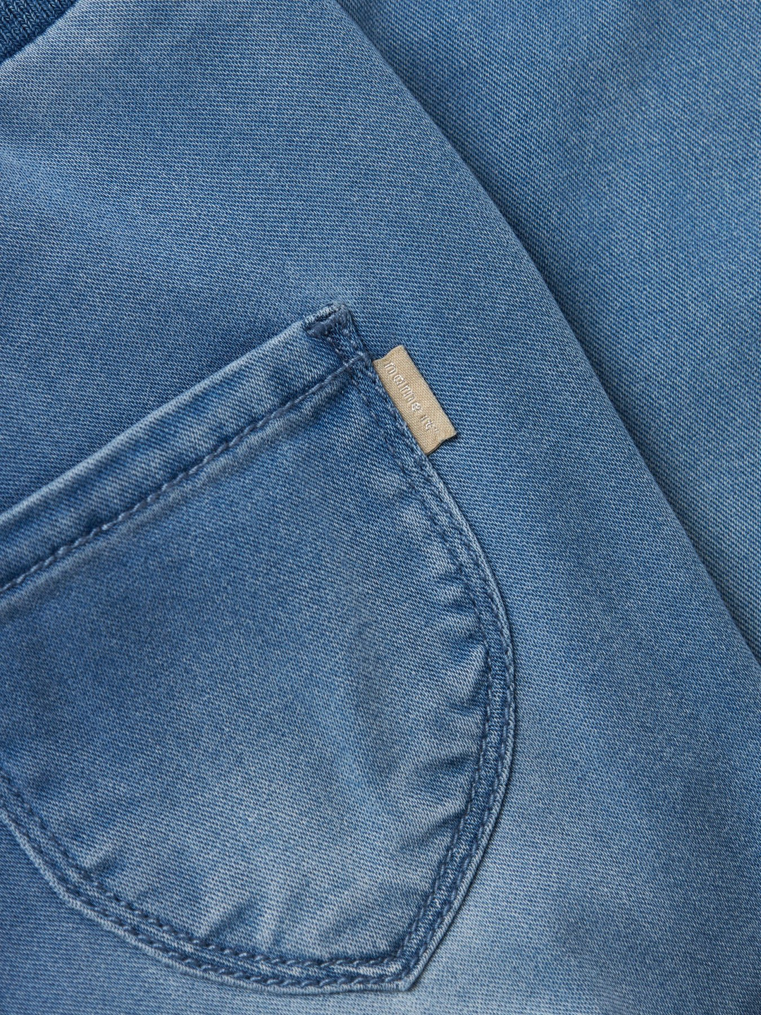 Name It Bella baggy jeans med rund passform – Medium Blue Denim for barn - Brobrobrille