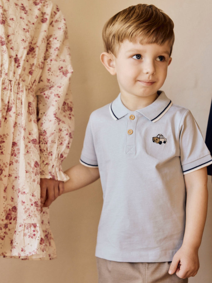 Name It Dakan pikéskjorte med kontrastdetaljer – Celestial Blue for barn - Brobrobrille