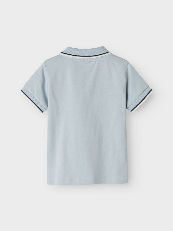 Name It Dakan pikéskjorte med kontrastdetaljer – Celestial Blue for barn - Brobrobrille