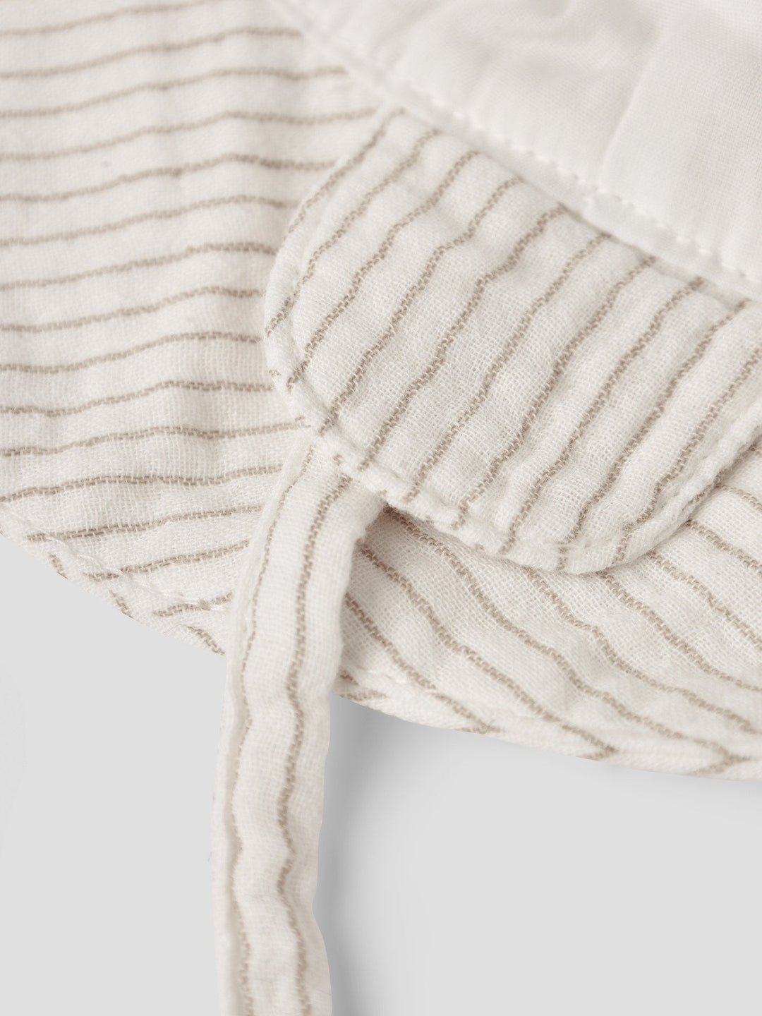 Name It Fedanne solhatt med snøring – Cloud Dancer Elmwood for barn - Brobrobrille