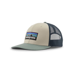 Patagonia P-6 Logo Trucker Hat - Pumice for barn - Brobrobrille